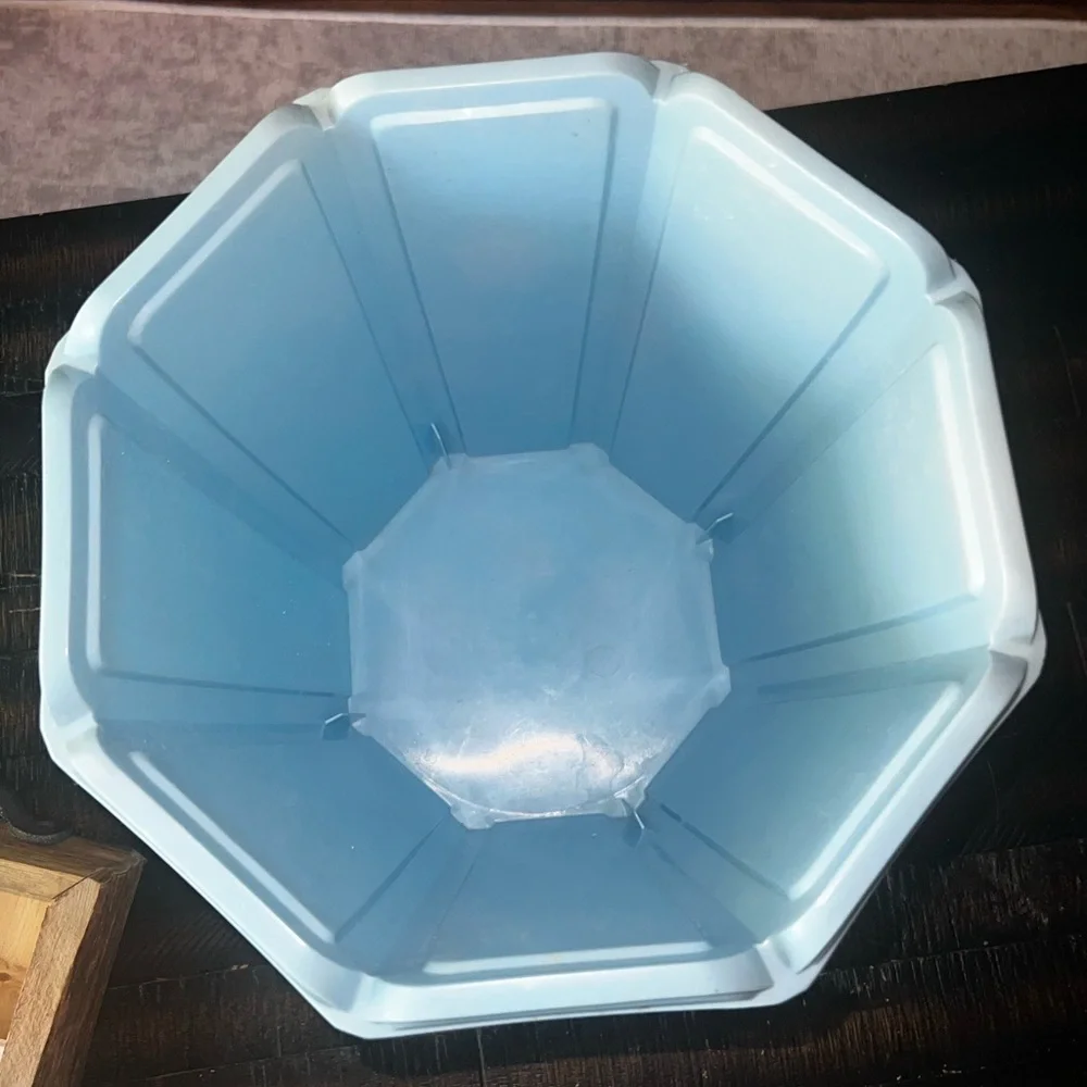 Rubbermaid very good